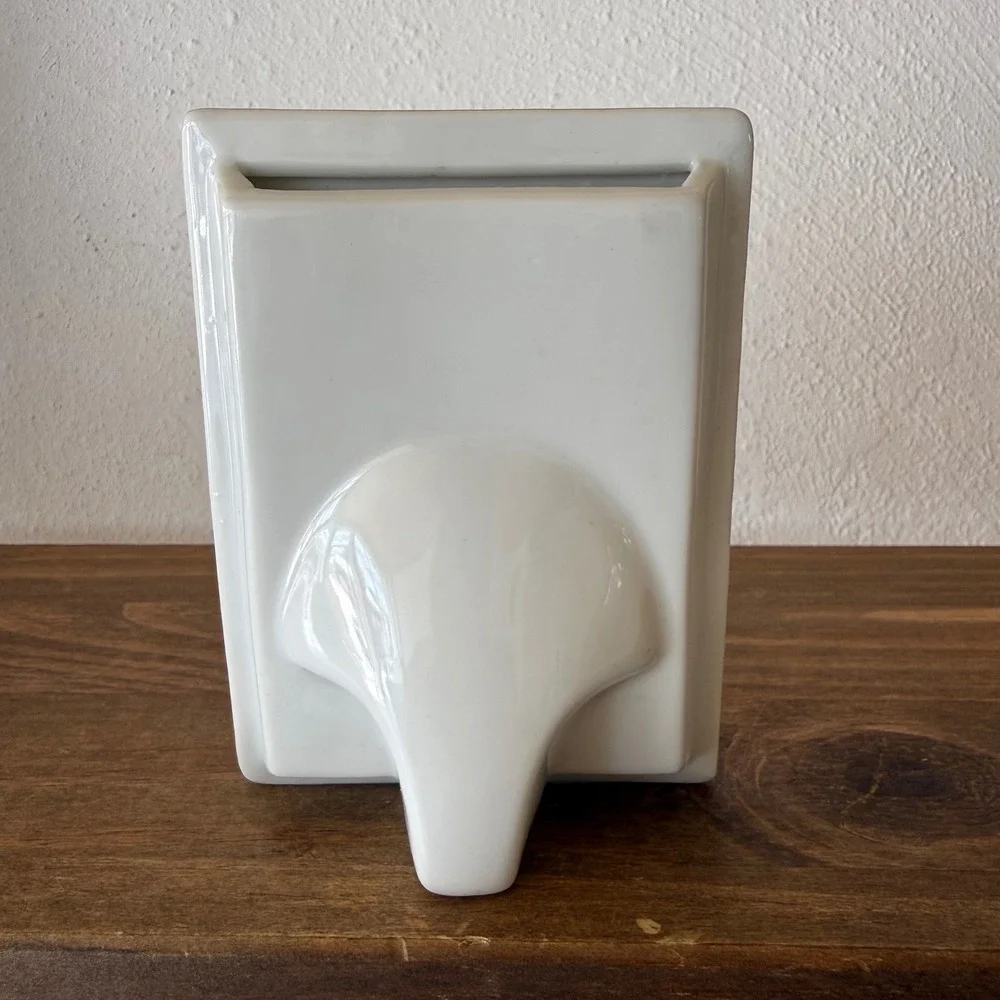 N/A white porcelain